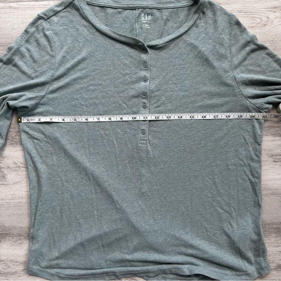 GAP Women's Sage Green Linen Blend Henley Top - Picture 4 of 8